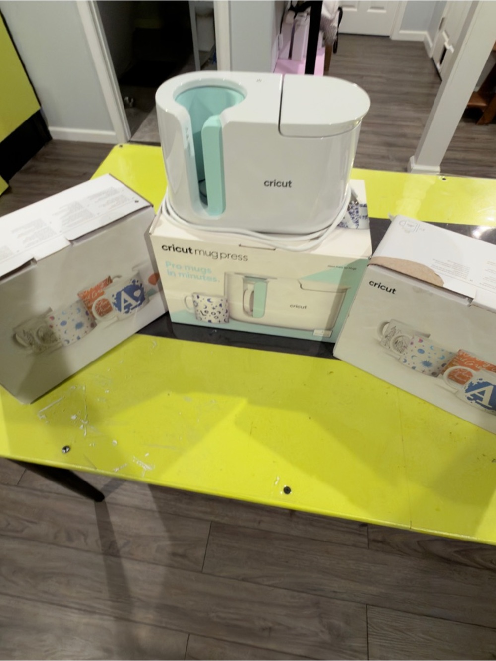 Cricut Mug Press bundle. 10 cups. White green mint color design.